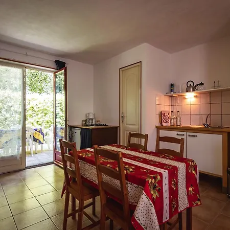 Appealing Apartment In Vezac With Swimming Pool Beynac-et-Cazenac Esterno foto