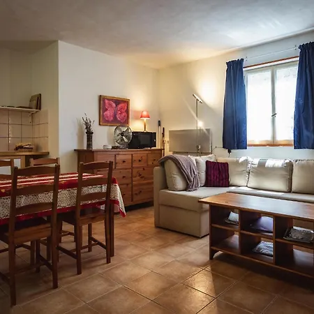 Appealing Apartment In Vezac With Swimming Pool Beynac-et-Cazenac Esterno foto