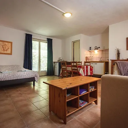 Appealing Apartment In Vezac With Swimming Pool Beynac-et-Cazenac Esterno foto