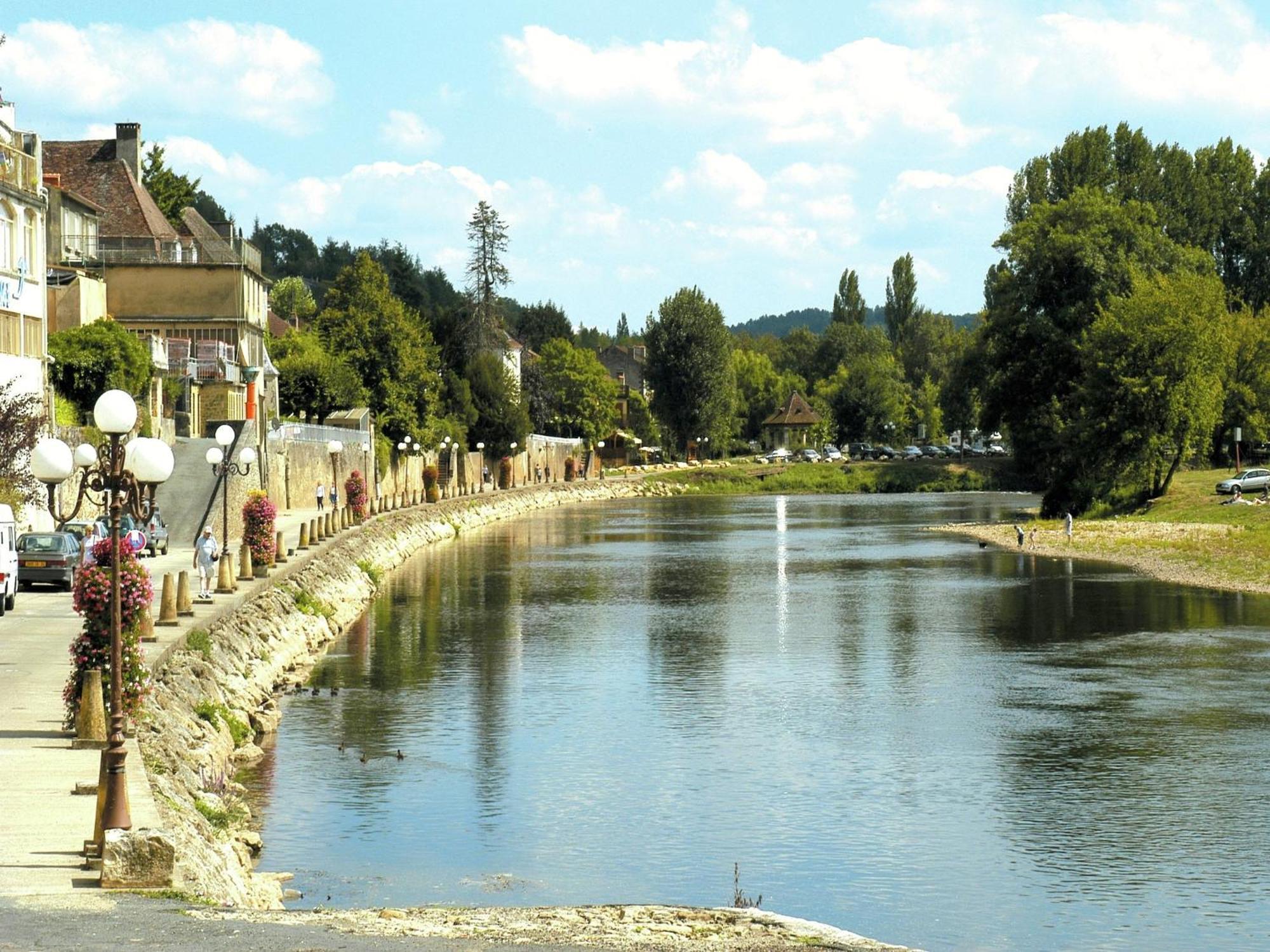 Appealing In Vezac With Swimming Pool