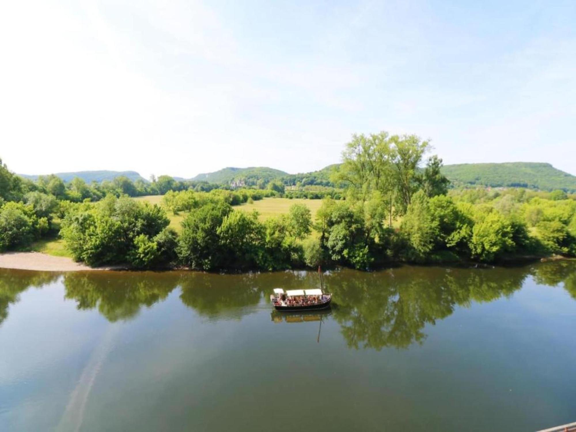 Appealing In Vezac With Swimming Pool Vakantiehuis