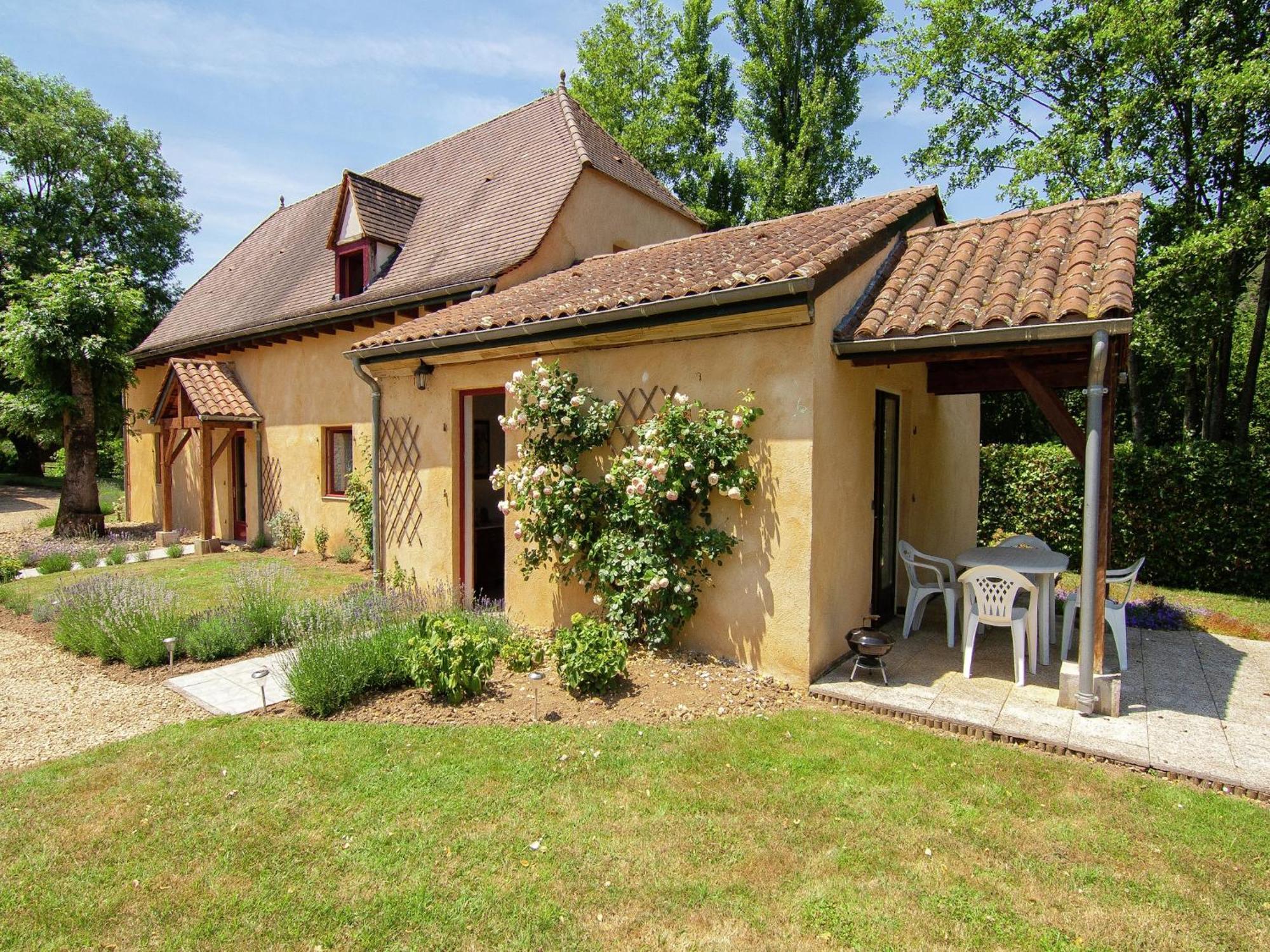 Appealing In Vezac With Swimming Pool Vakantiehuis *