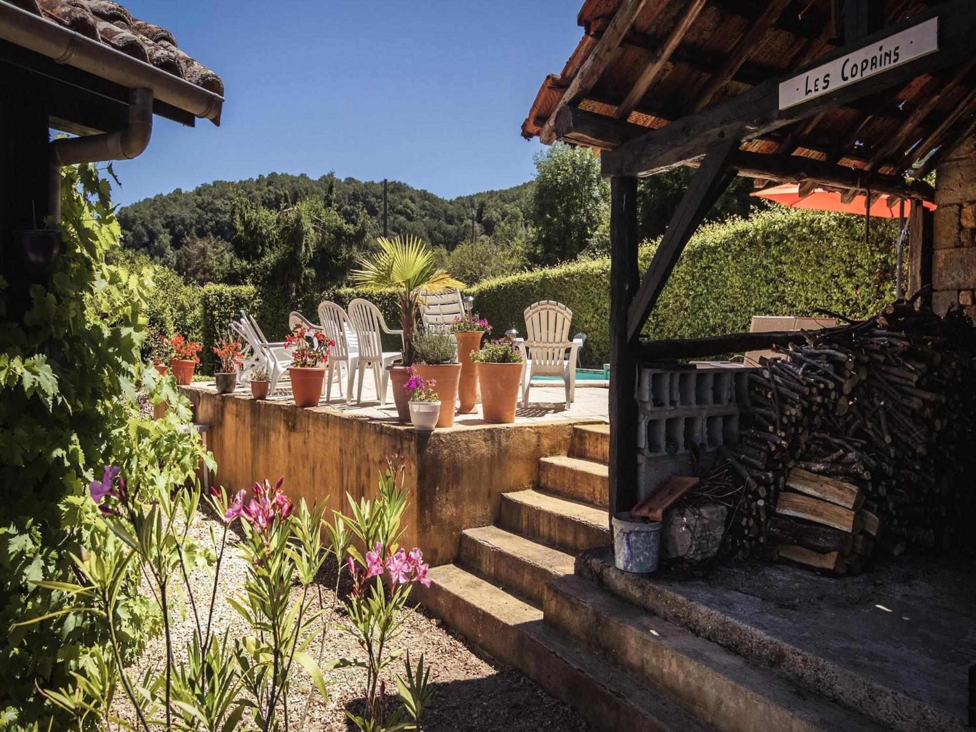 Appealing In Vezac With Swimming Pool Vakantiehuis Beynac-et-Cazenac